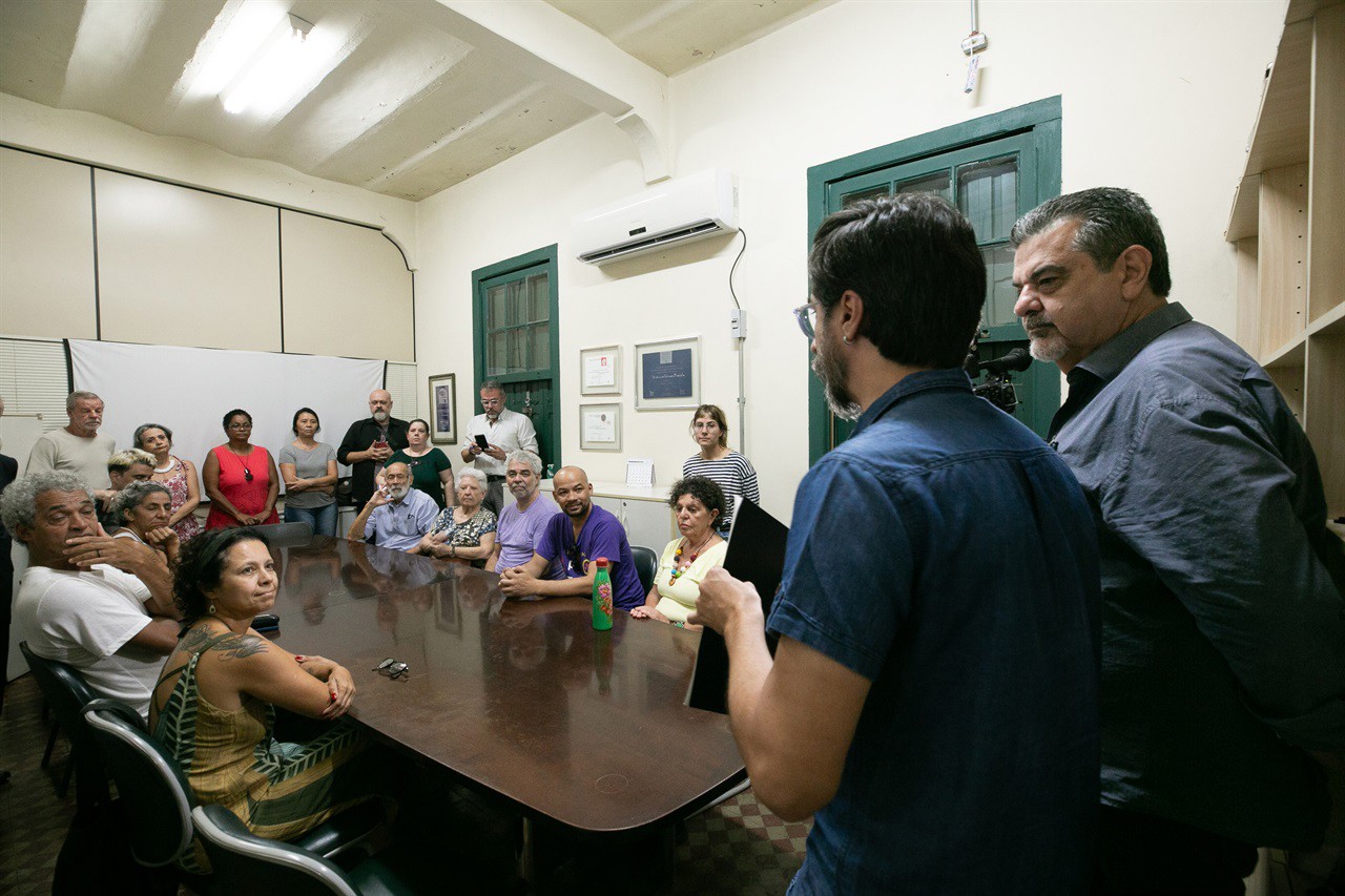 Reunião entre representantes de grupos culturais e artísticos da cidade e o secretário Carlos Beltrame aconteceu na sede da Secretaria Municipal de Cultura, localizada no Engenho Central