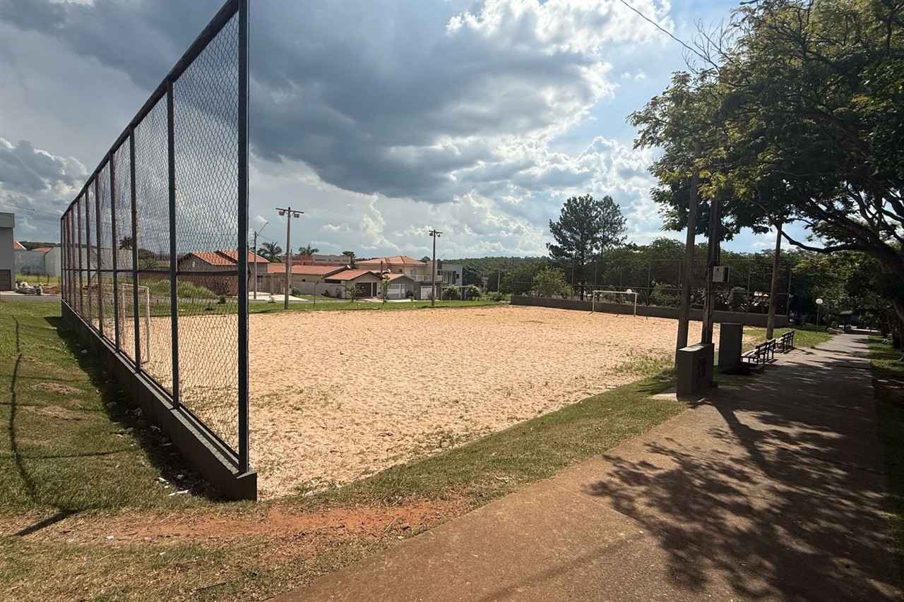 Vereador ouve reivindicações para melhorias em campo de Ártemis