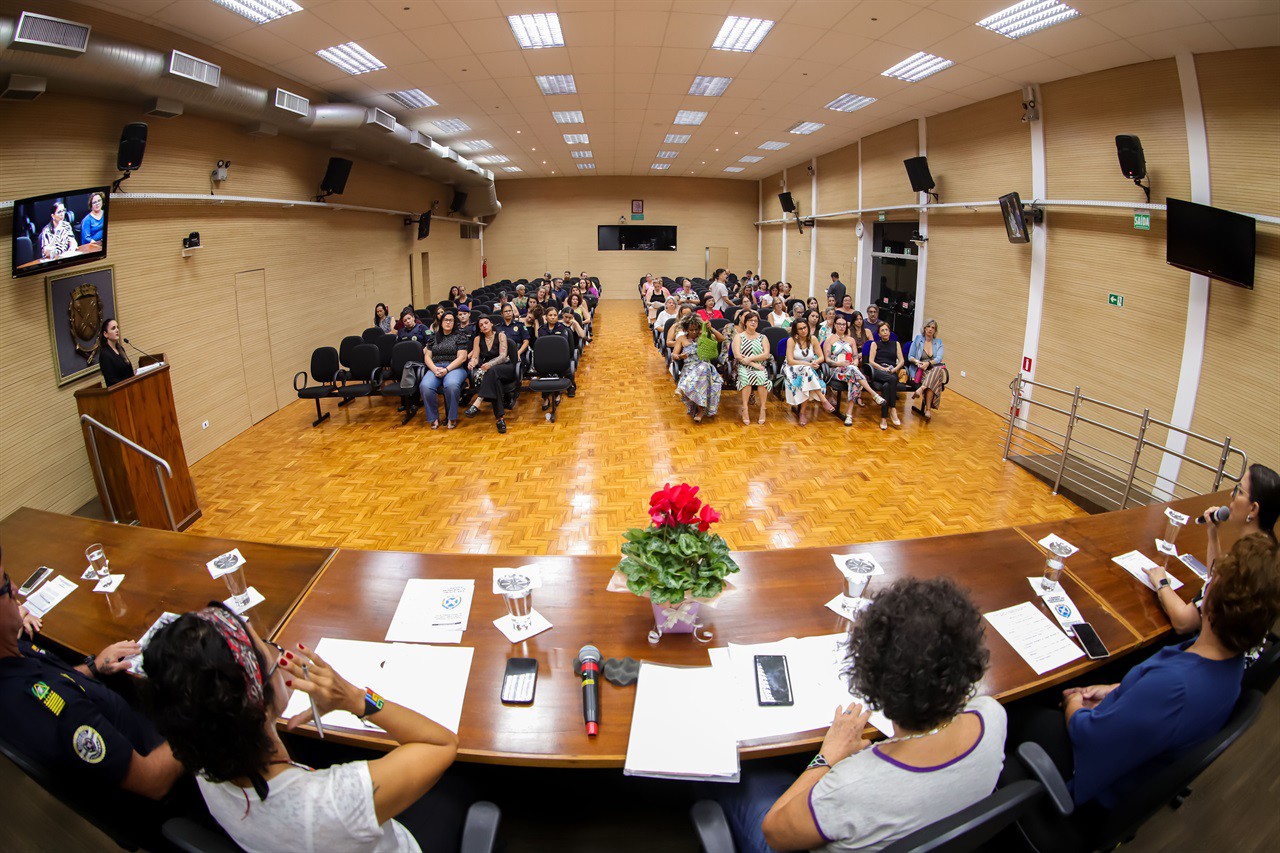 Solenidade foi realizada no salão nobre da Câmara, na tarde desta quinta-feira