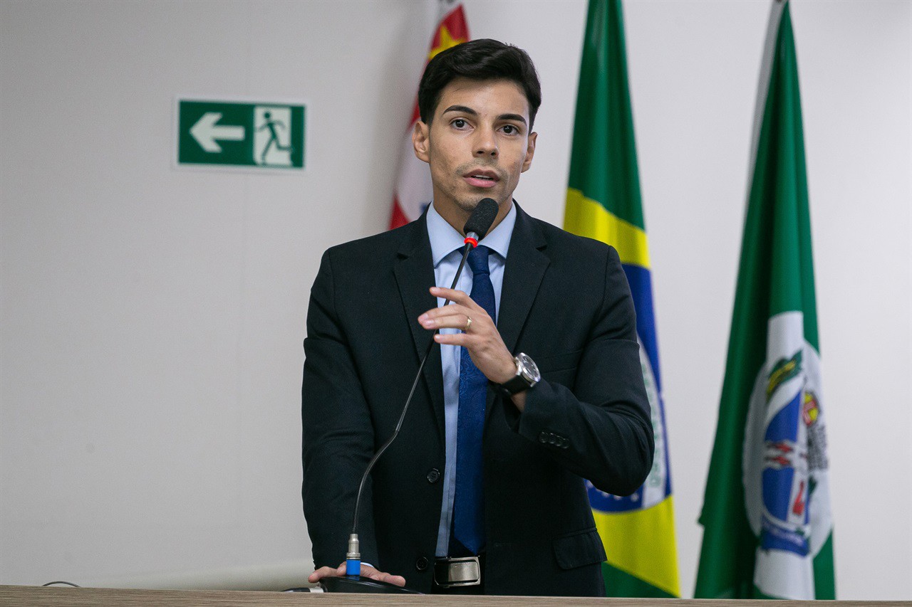 Gesiel de Madureira em discurso na tribuna da 10ª Reunião Ordinária da Câmara