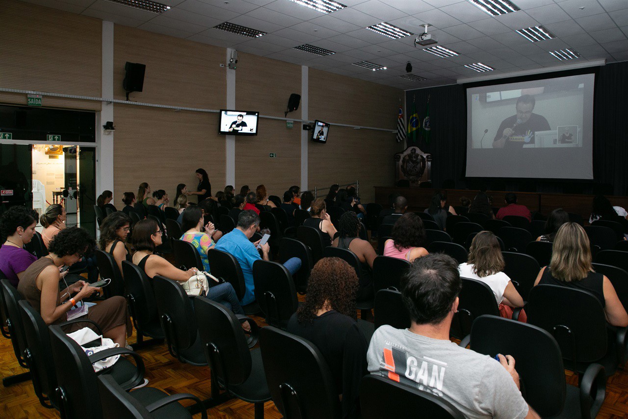 Além do Plenário, o público também pôde acompanhar a audiência no telão do Salão Nobre da Câmara