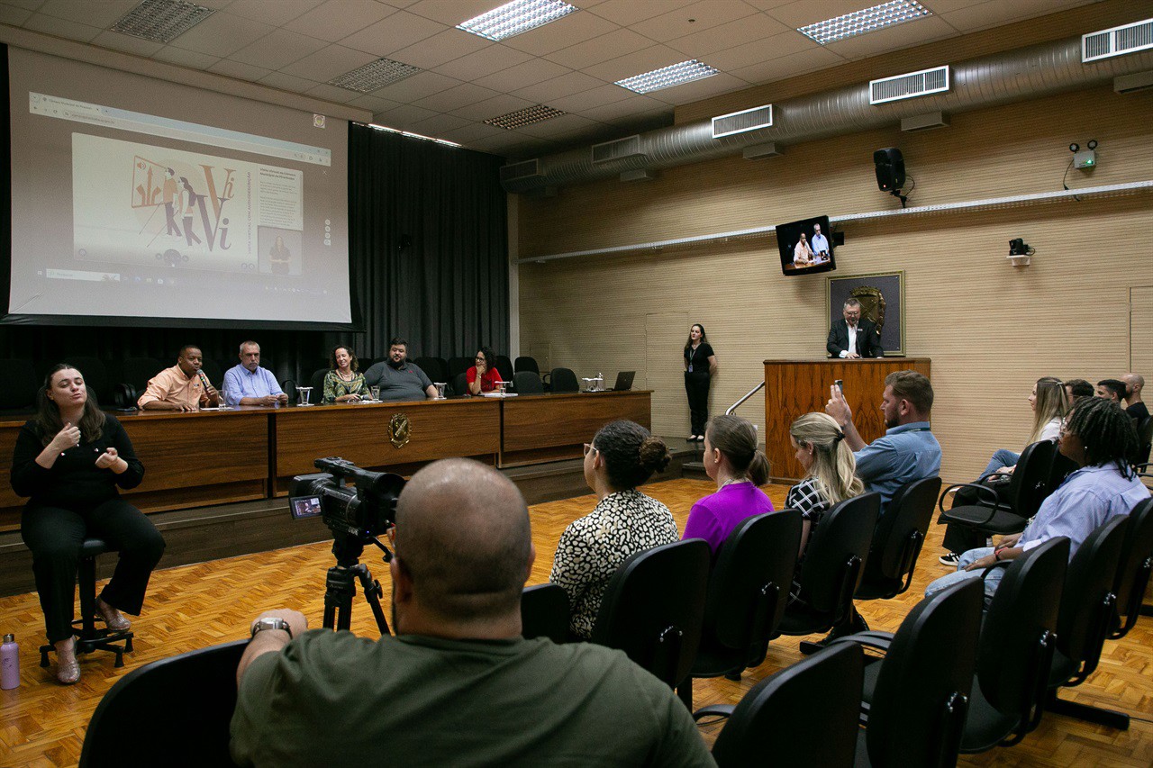 Lançamento da Visita Virtual com Audiodescrição aconteceu na tarde desta quarta-feira (12), no Salão Nobre "Helly de Campos Melges"