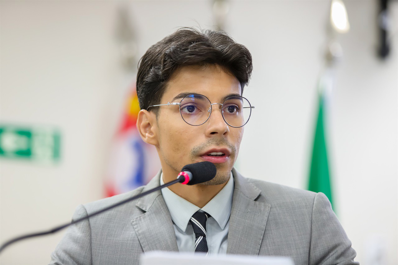 Gesiel de Madureira ocupou a tribuna durante a reunião ordinária desta quinta-feira