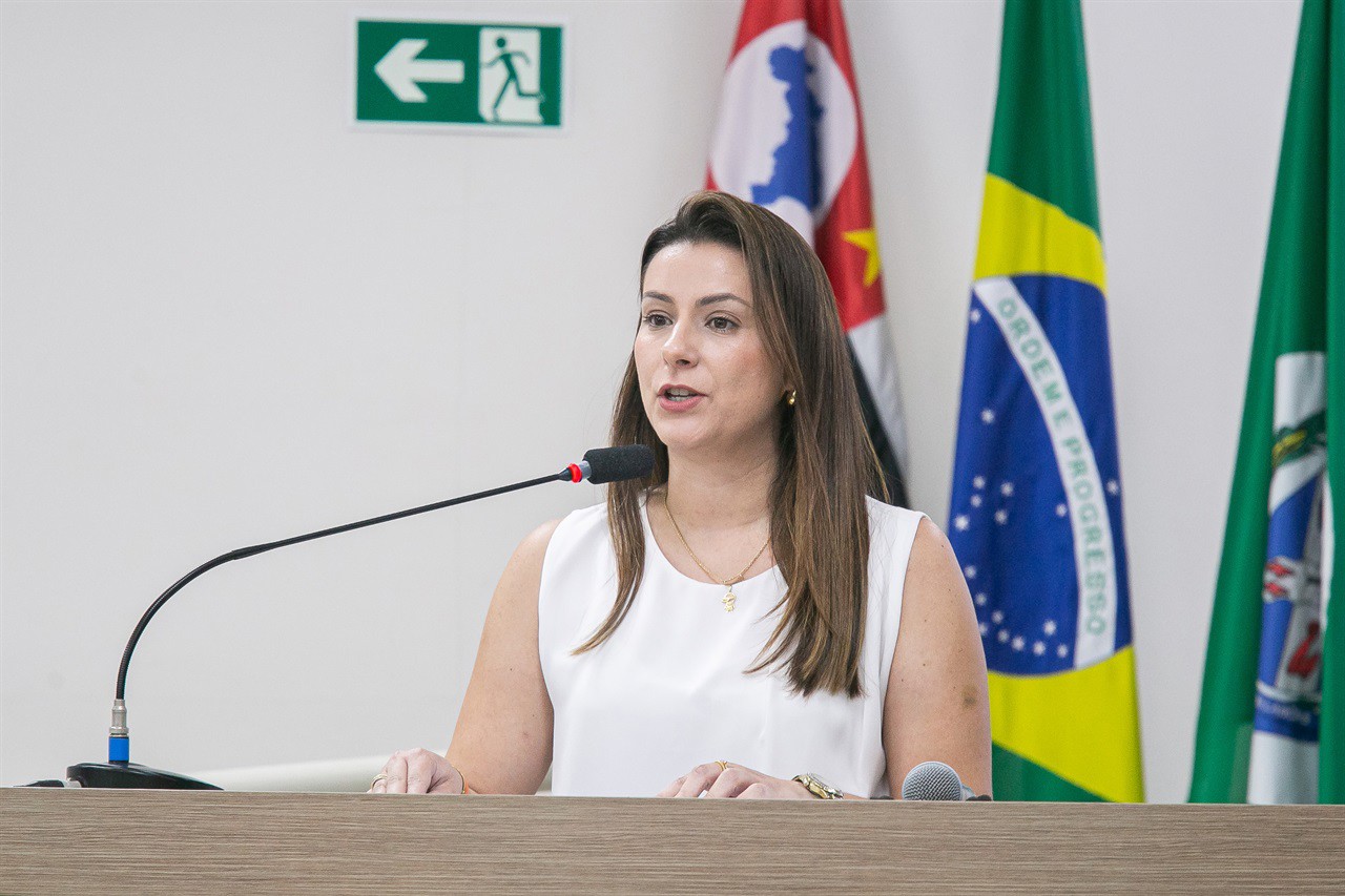 Na Tribuna Popular, Tatiane de Oliveira Garcia da Costa defendeu a criação de políticas públicas, protocolos profissionais e a empatia da sociedade 