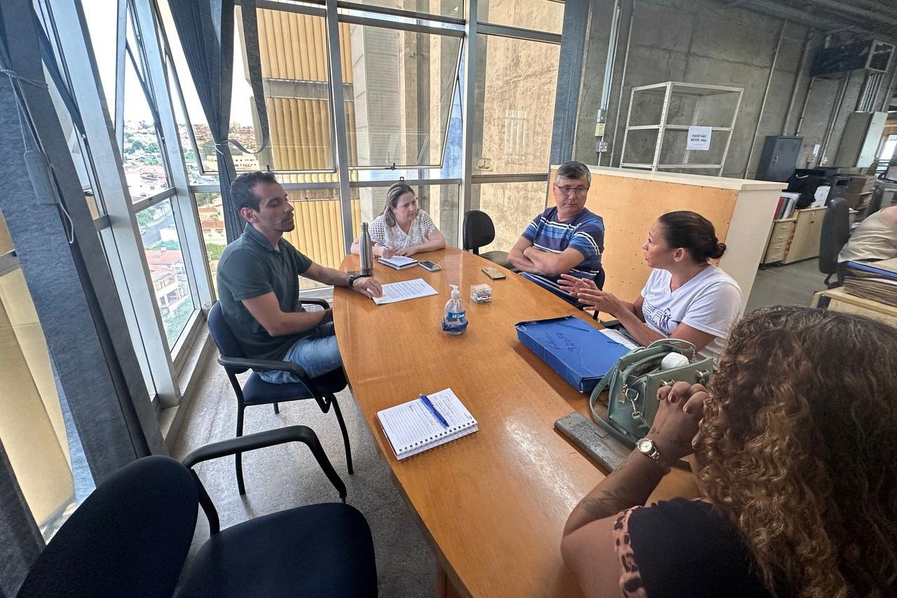 O encontro contou com a presença da secretária executiva da secretaria municipal de Saúde, Daniela Andrade, do gestor administrativo Gustavo Aguiar e das representantes dos agentes comunitários, Andreia e Miriam