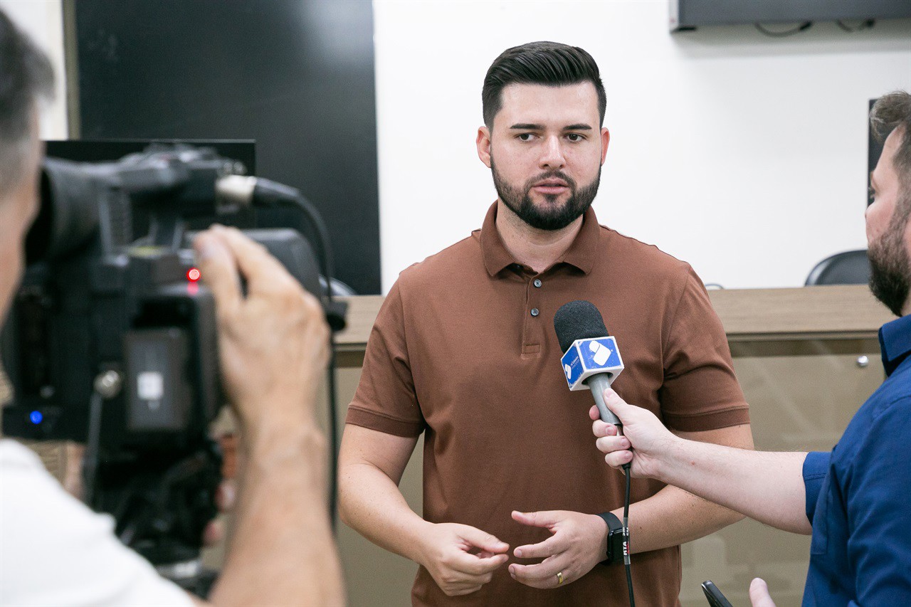 O vereador Rafael Boer, durante entrevista ao programa Primeiro Tempo