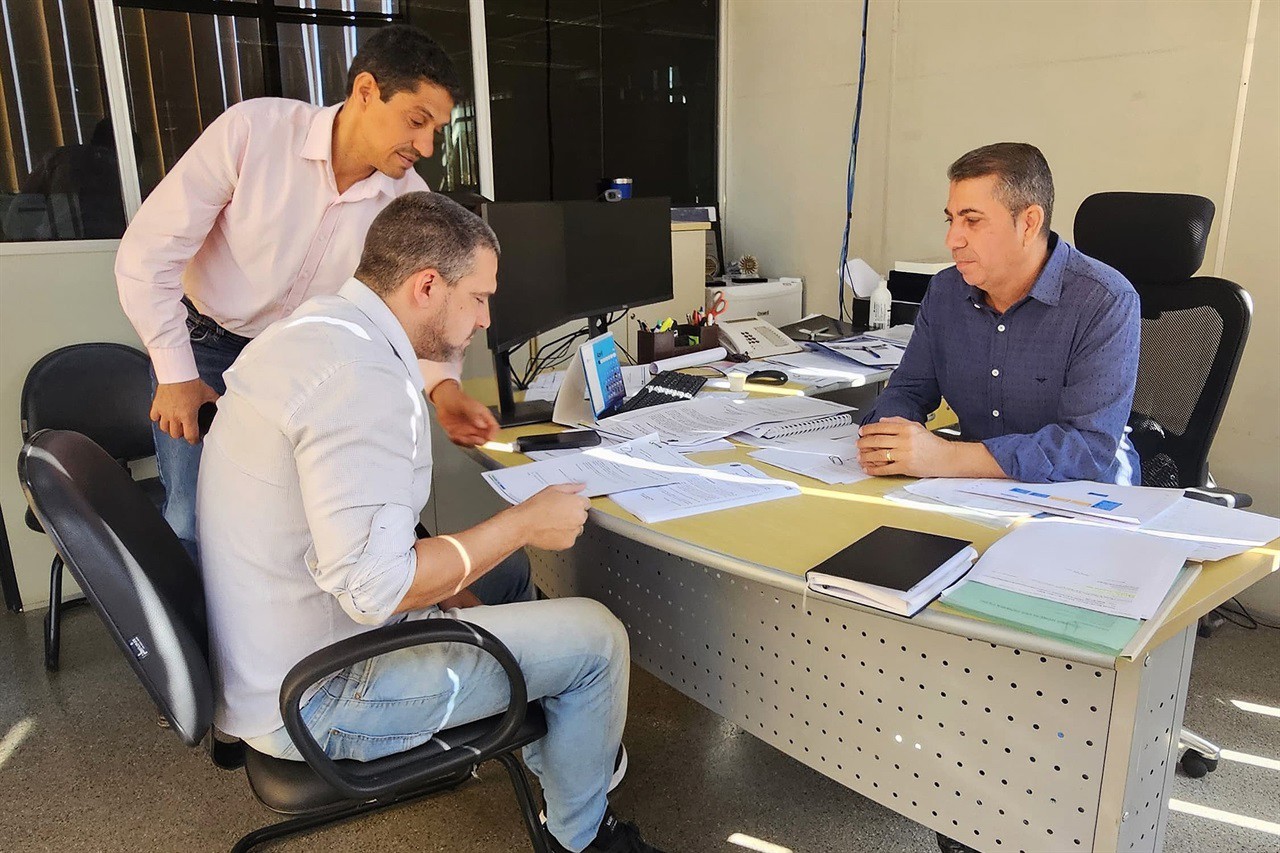 Vereador participa de reunião com o secretário de segurança pública