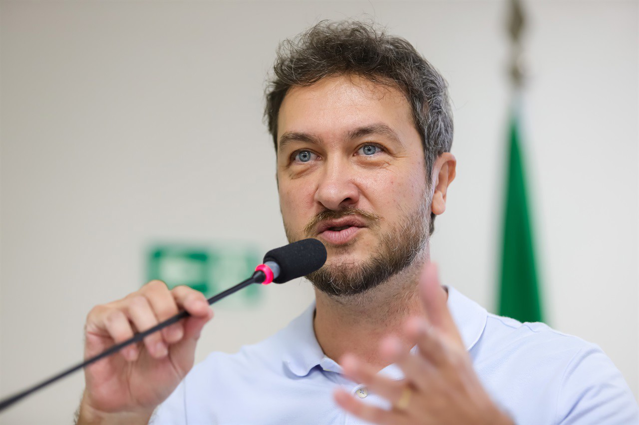 Adriano Souza ocupou a tribuna da Câmara nesta quinta-feira (10)