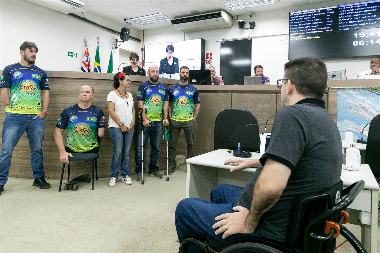 Moção de aplausos foi entregue durante a 20ª Reunião Ordinária