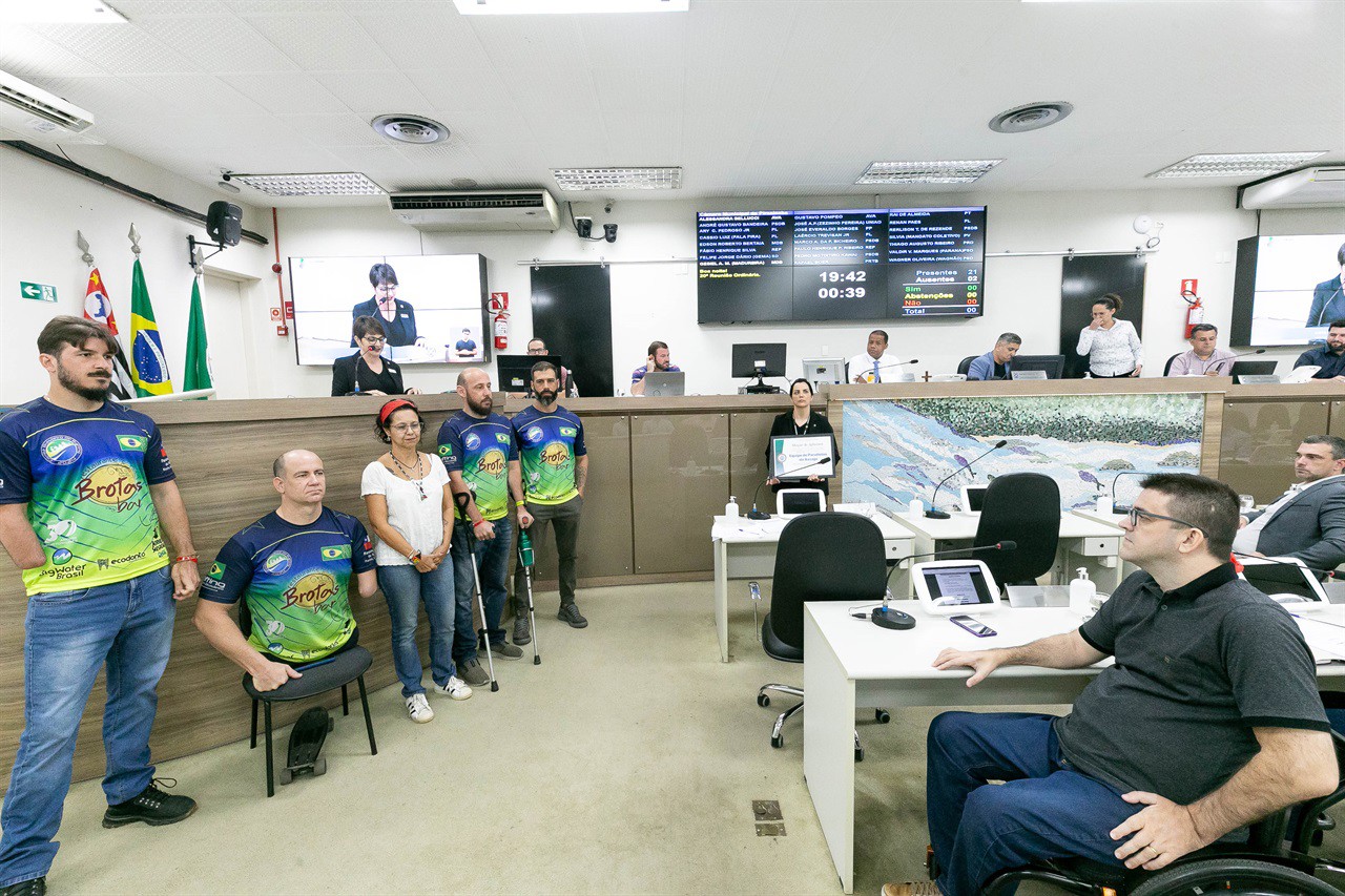 Moção de aplausos foi entregue durante a 20ª Reunião Ordinária