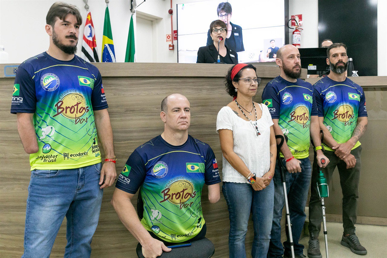 Moção de aplausos foi entregue durante a 20ª Reunião Ordinária