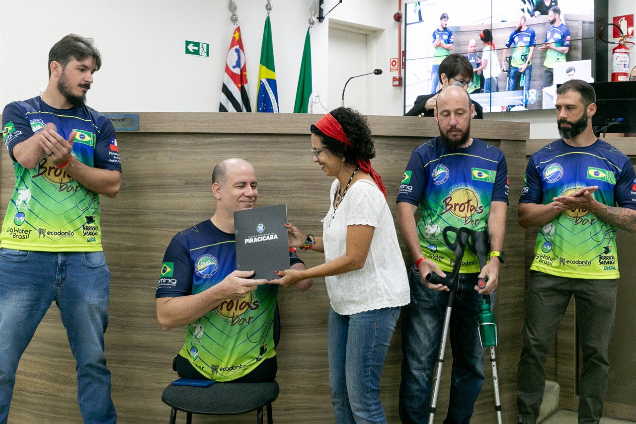 Moção de aplausos foi entregue durante a 20ª Reunião Ordinária