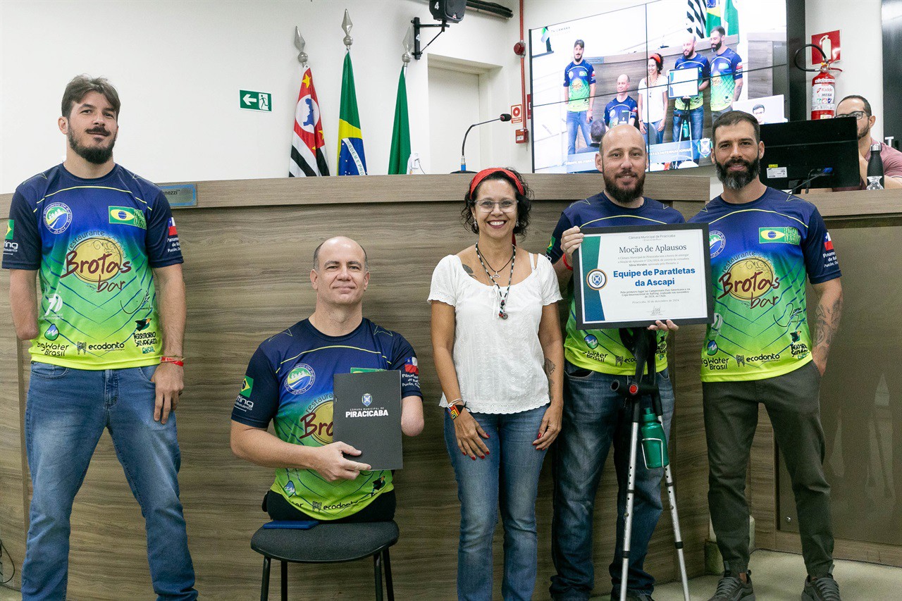 Moção de aplausos foi entregue durante a 20ª Reunião Ordinária