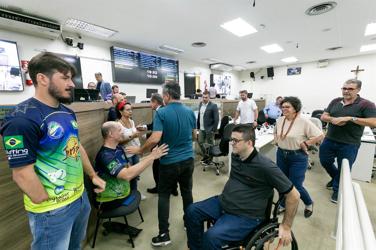 Moção de aplausos foi entregue durante a 20ª Reunião Ordinária