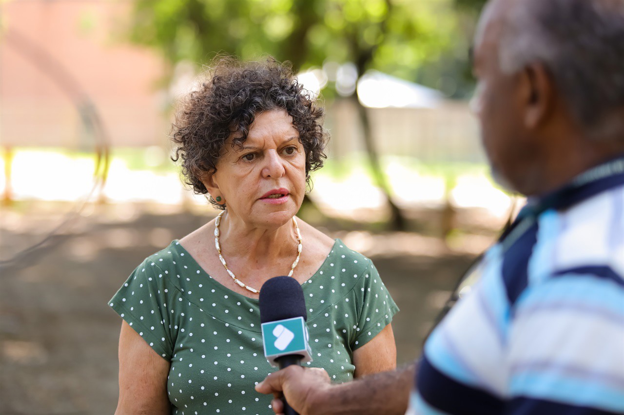 Vereadora faz plantio de árvore pelo Dia do Rio Piracicaba