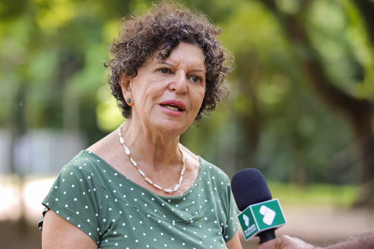 Vereadora faz plantio de árvore pelo Dia do Rio Piracicaba