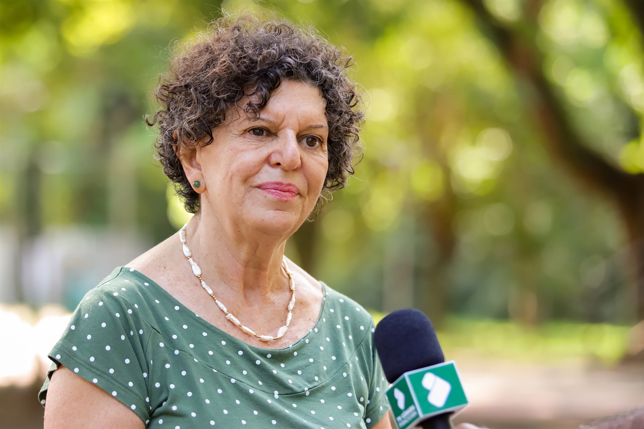 Vereadora faz plantio de árvore pelo Dia do Rio Piracicaba