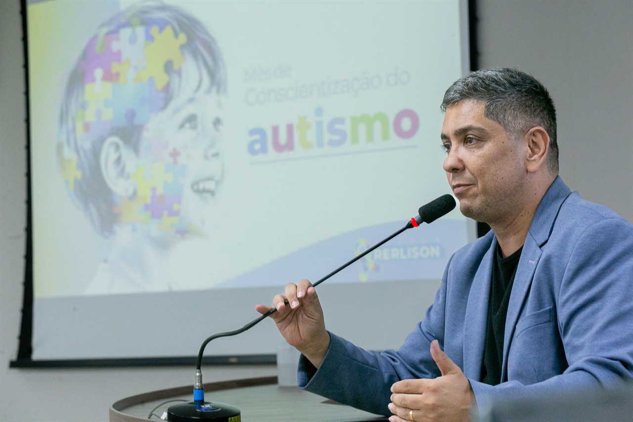 Vereador Relinho ocupou a tribuna da Câmara durante a reunião ordinária de segunda-feira (14)