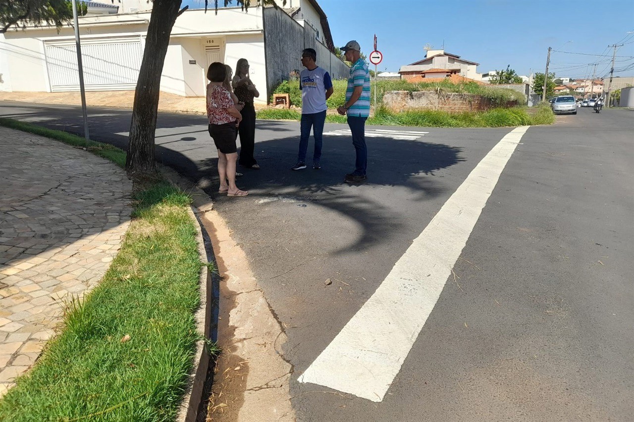 Vereador pede construção de canaleta e melhor sinalização no Centro