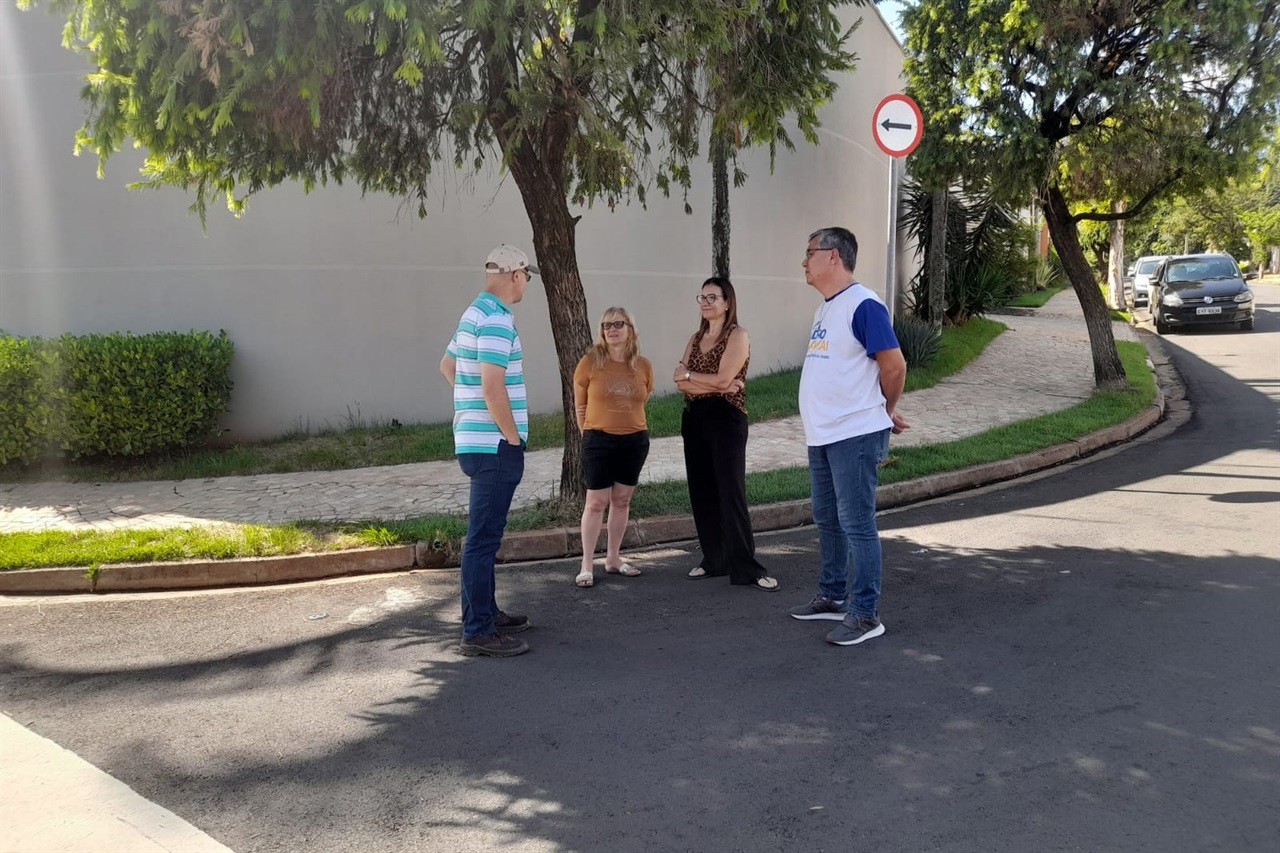 Vereador pede construção de canaleta e melhor sinalização no Centro