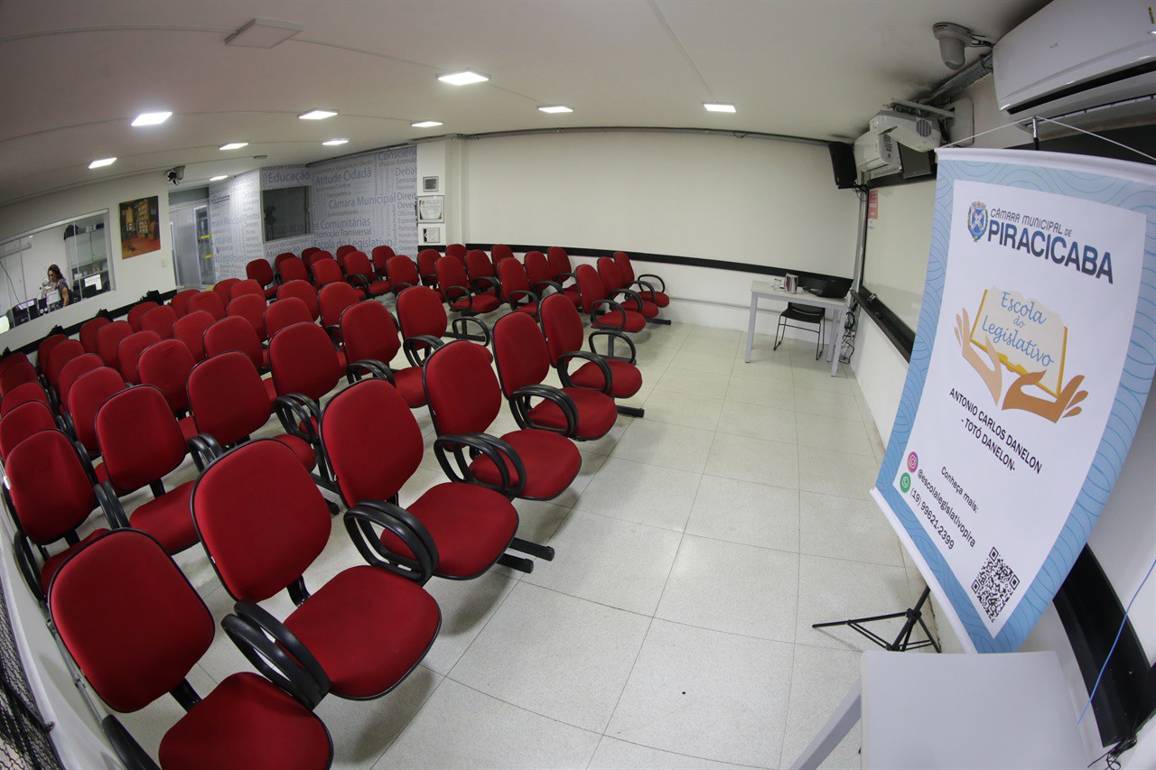 Curso acontecerá presencialmente na Escola do Legislativo