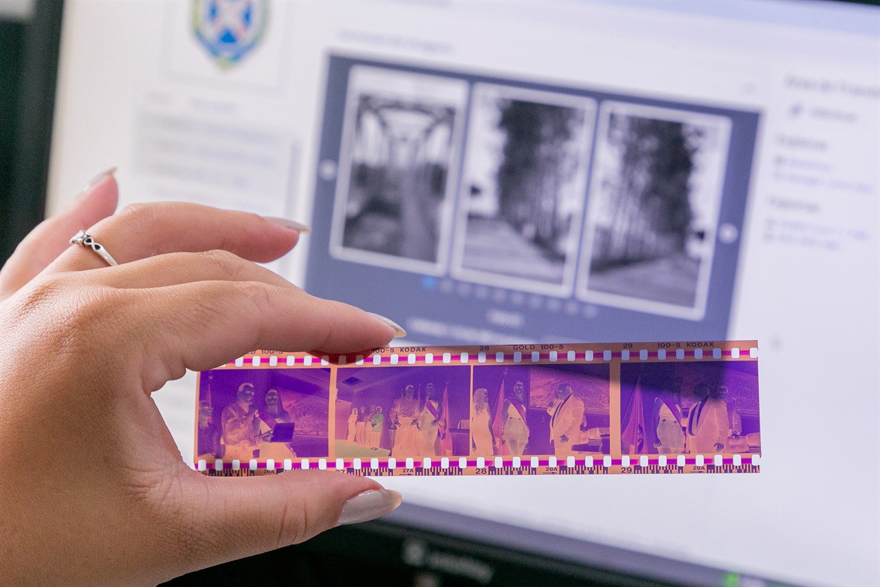 Foram incluídas 374 novas imagens digitalizadas a partir de negativos