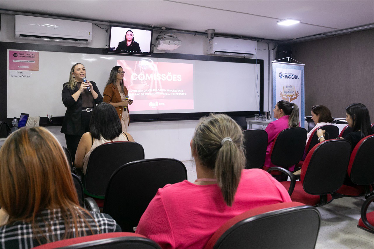 Roda de conversa foi promovida pela Escola do Legislativo na tarde desta quinta-feira
