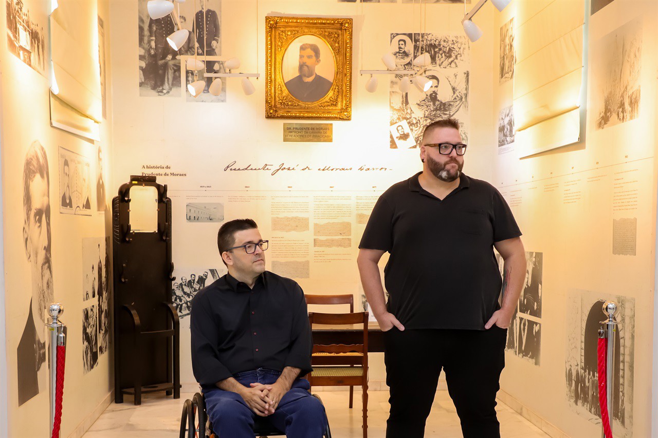 Entrega de voto de congratulações para Mayxon Sacchi