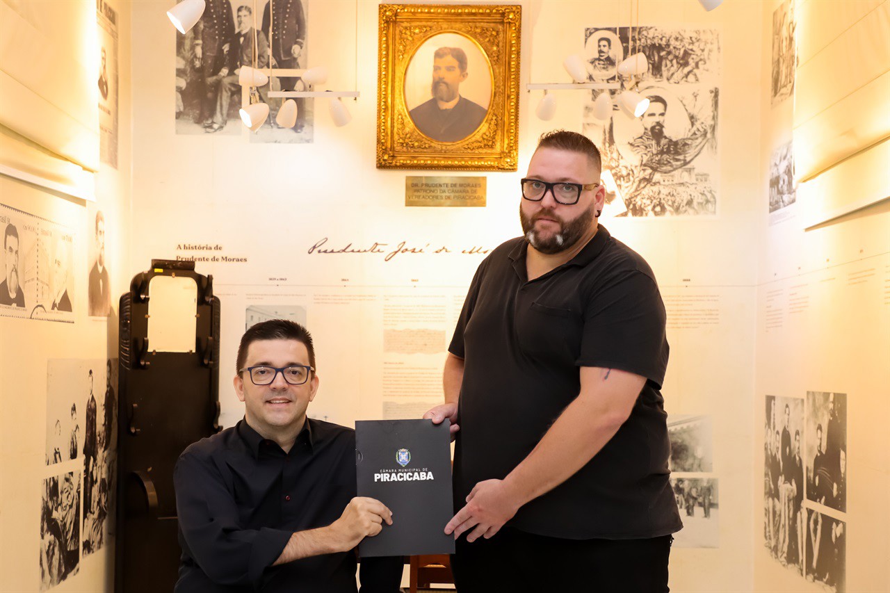 Entrega de voto de congratulações para Mayxon Sacchi