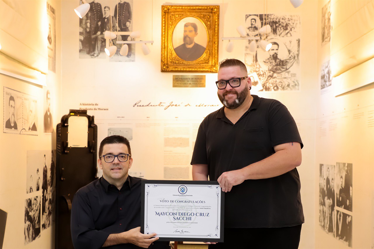 Entrega de voto de congratulações para Mayxon Sacchi