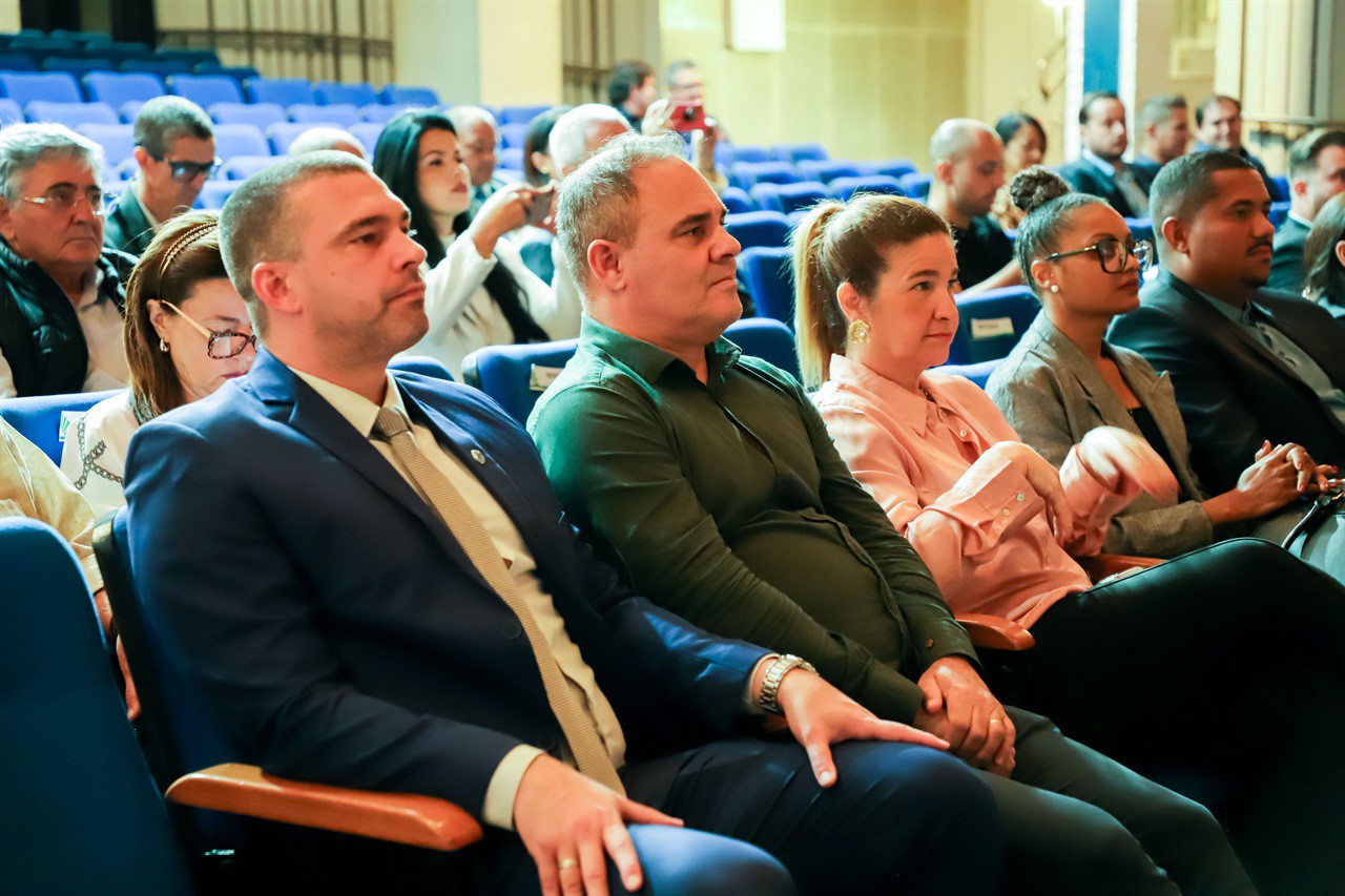 Vereadores tomam posse e defendem regulamentação da Região Metropolitana