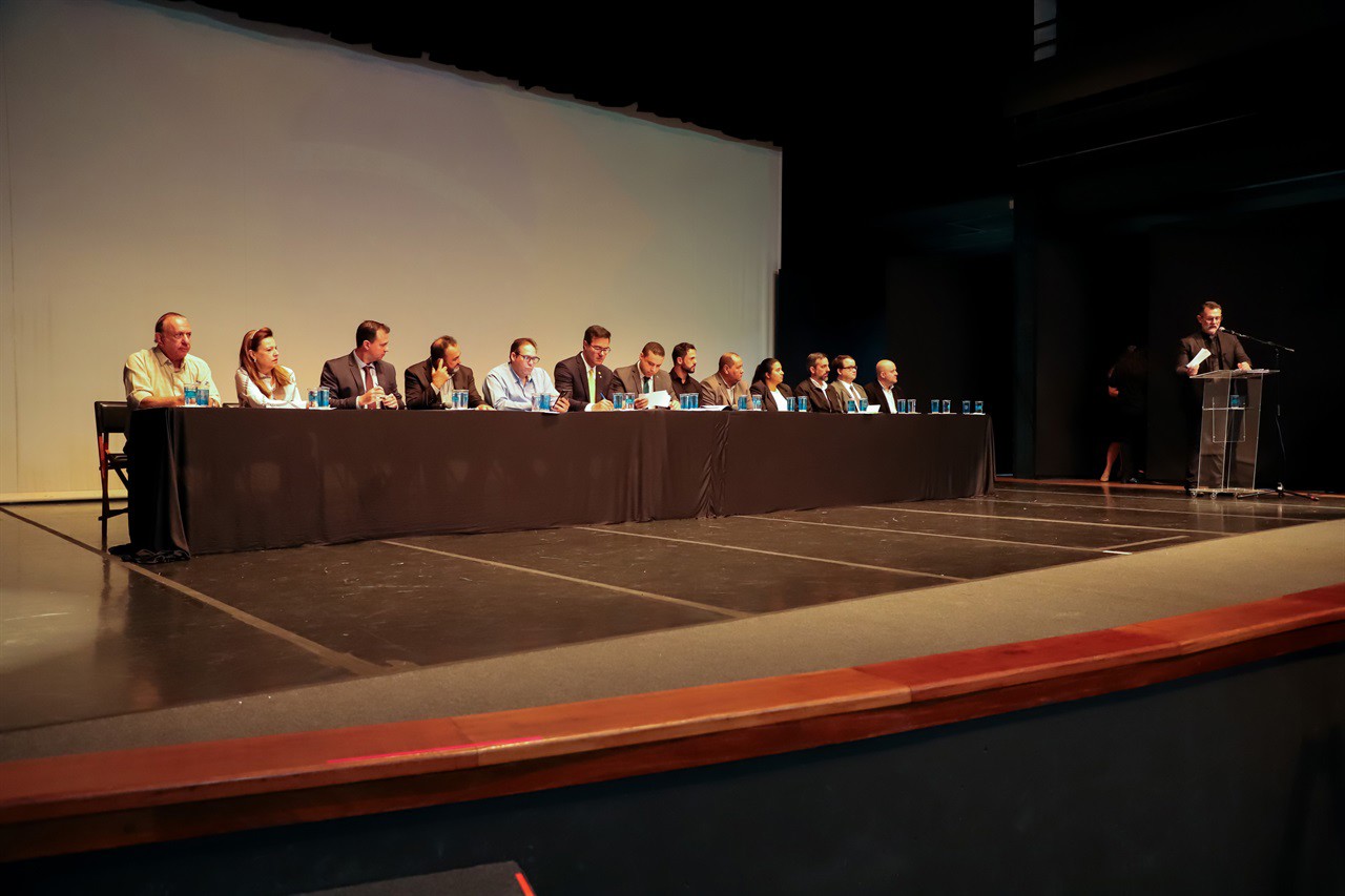 Vereadores tomam posse e defendem regulamentação da Região Metropolitana