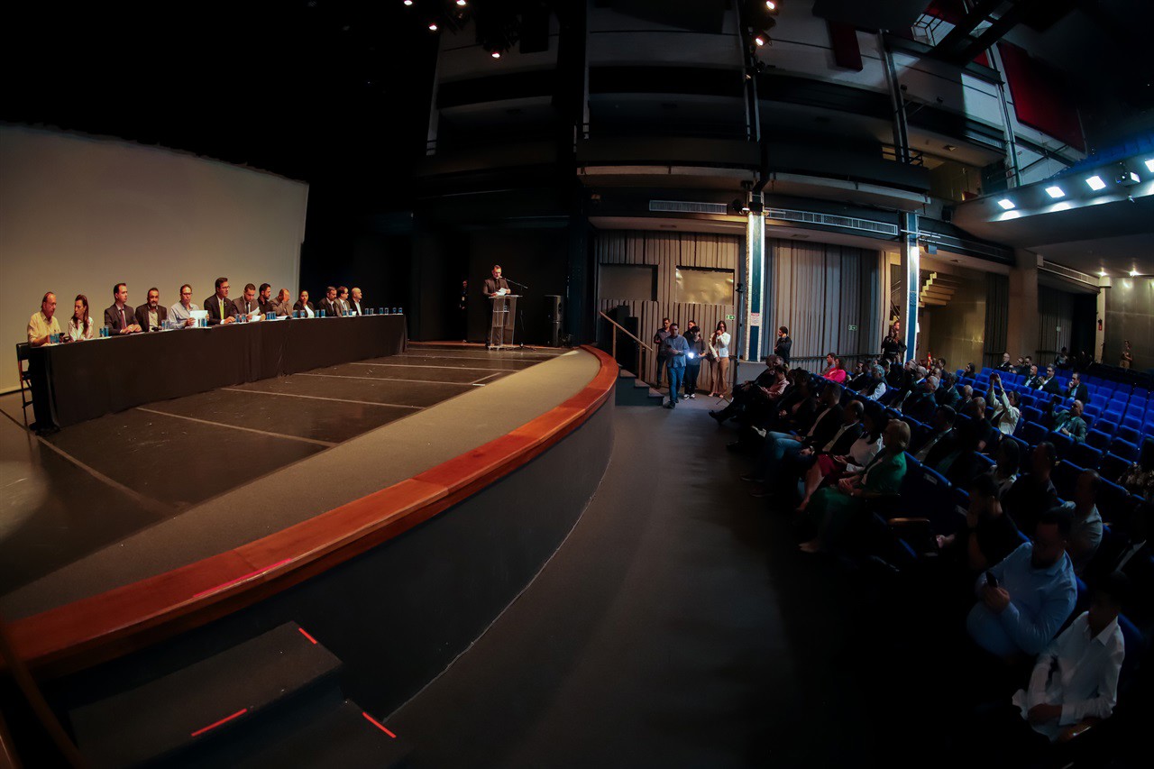 Vereadores tomam posse e defendem regulamentação da Região Metropolitana