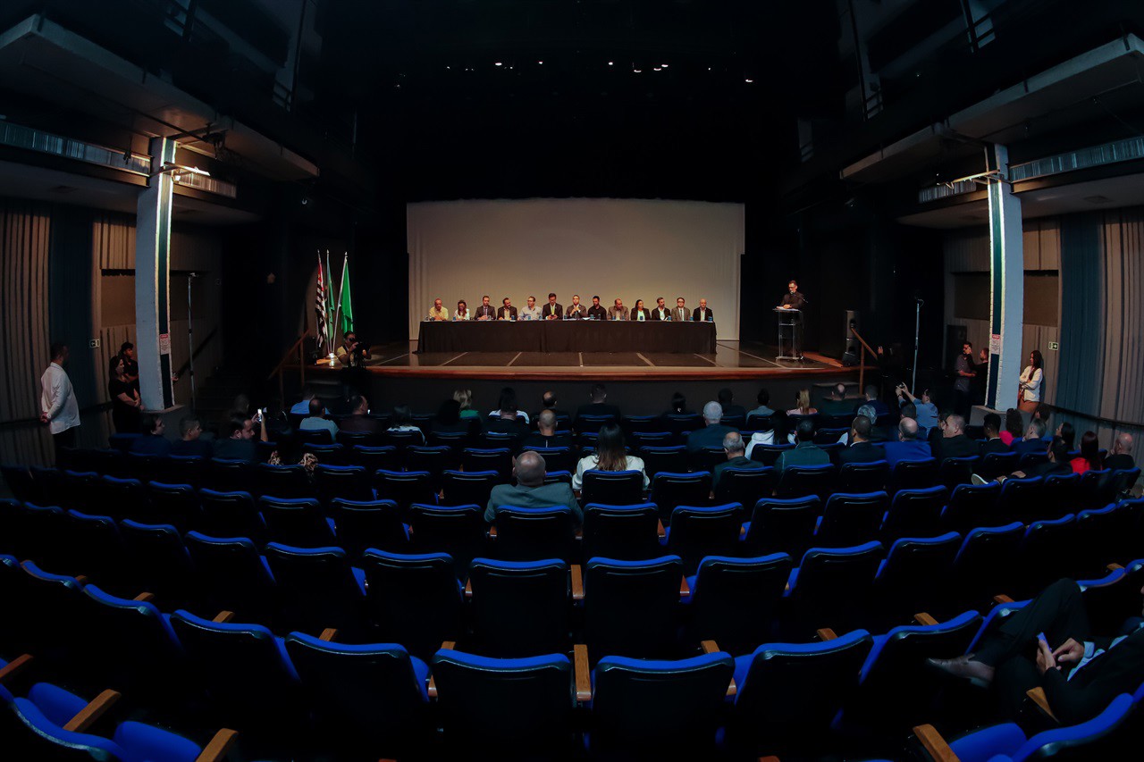 Vereadores tomam posse e defendem regulamentação da Região Metropolitana