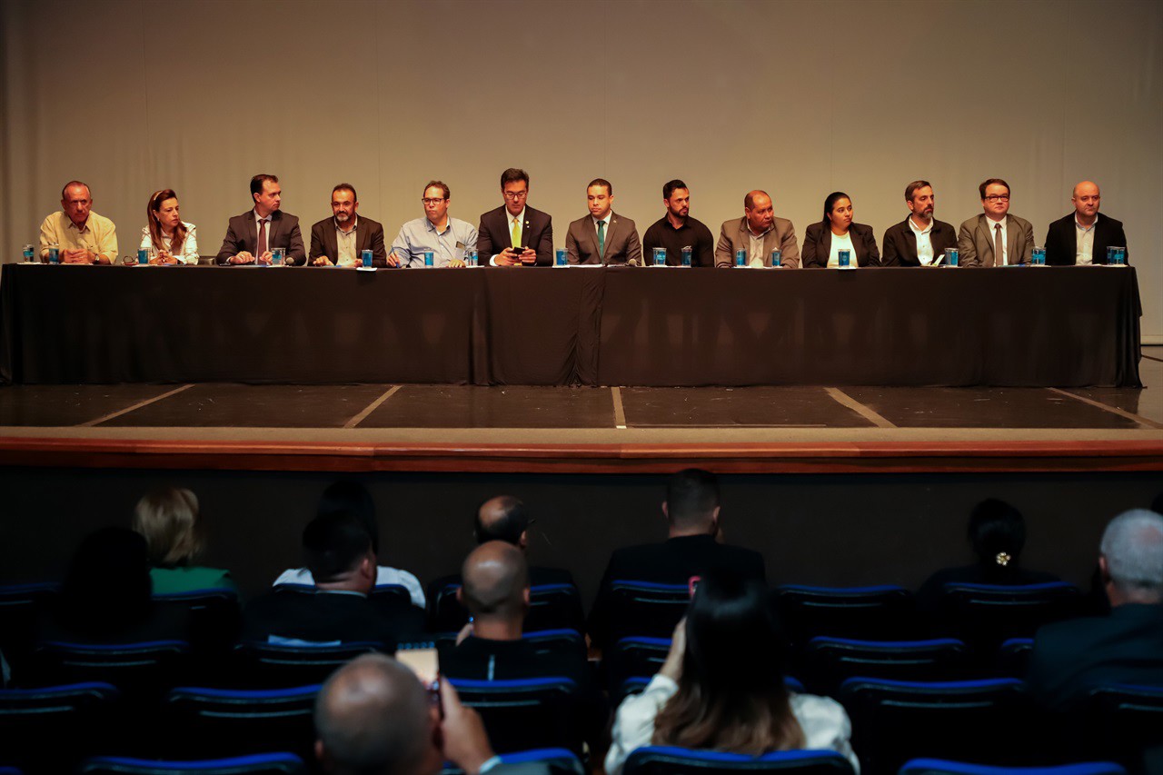 Vereadores tomam posse e defendem regulamentação da Região Metropolitana