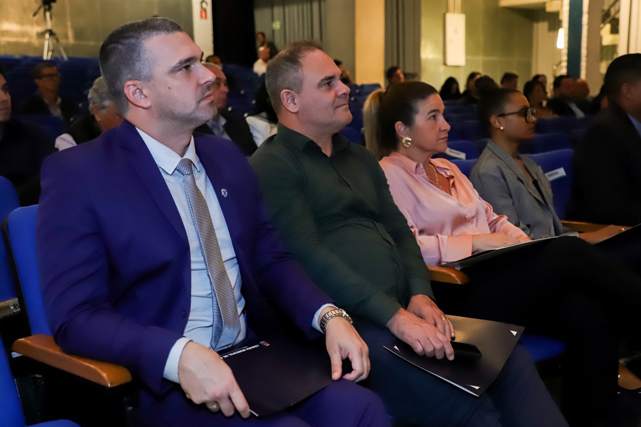 Vereadores tomam posse e defendem regulamentação da Região Metropolitana