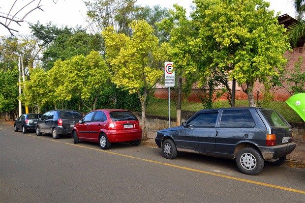 Intervenção em placas de sinalização é solicitada