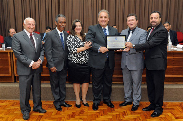 Entrega de título de Cidadão Piracicabano ao delegado Abelha 