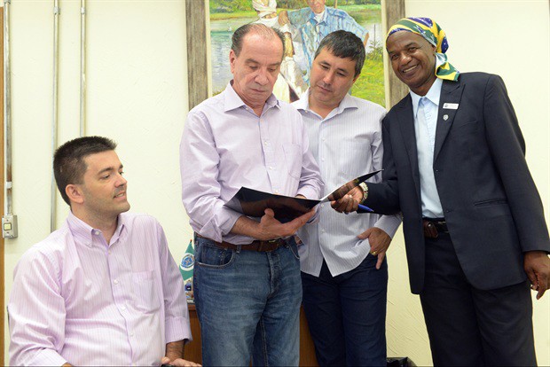 André Bandeira, Kawai e Madalena entregam ofício a Aloysio Nunes