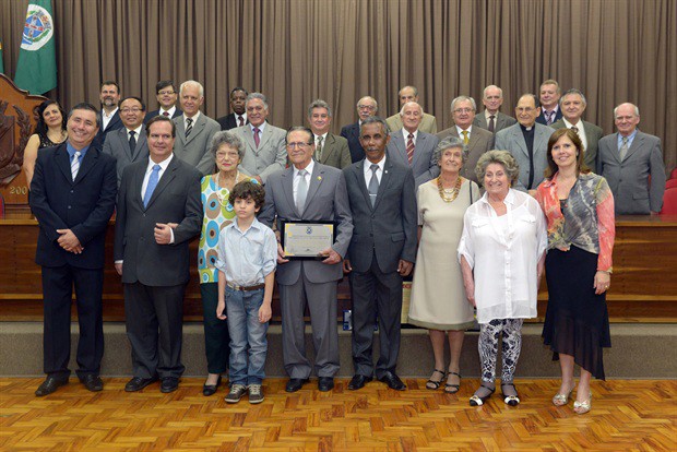 Câmara promove reunião solene para homenagear Antonio Carlos 