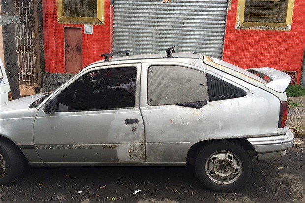 Parlamentar quer remoção de carro abandonado na rua Campos Sales