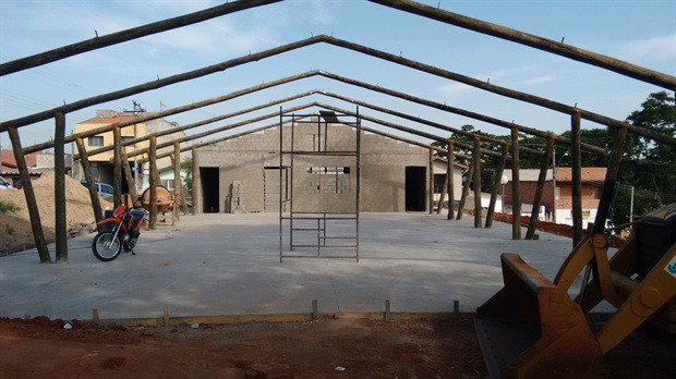 Acompanhada de sua assessoria, Madalena esteve nesta terça-feira no bairro Santo Antonio