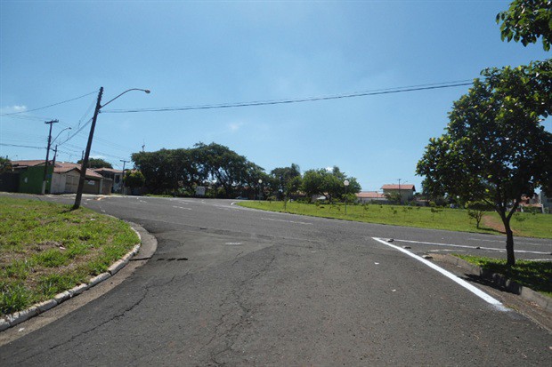 Melhoria é solicitada entre a rua José Alferes de Castro e a avenida Elias de Almeida Prado