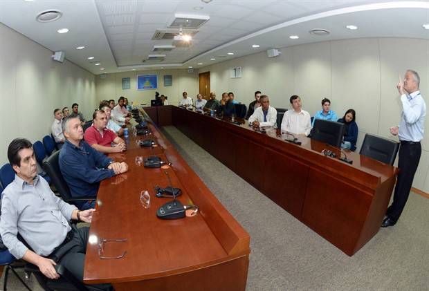 Vereadores visitaram a fábrica da Hyundai na manhã desta segunda-feira