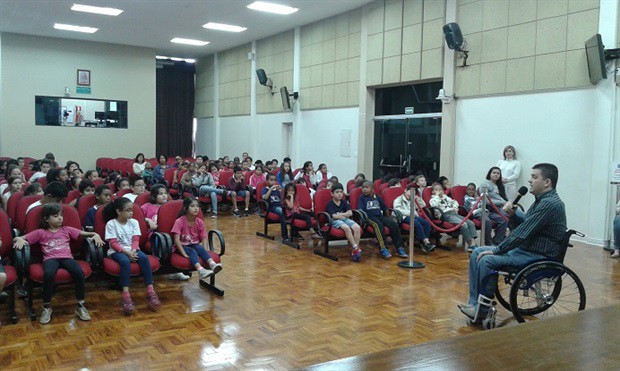 Bandeira recebe alunos da Escola Morais Barros