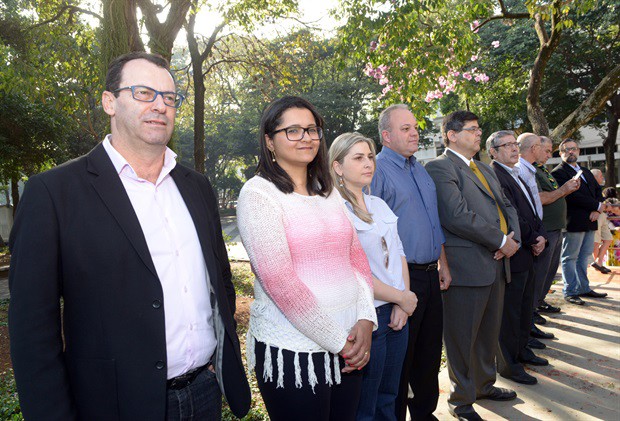 Ato na praça José Bonifácio antecedeu reunião solene na Câmara