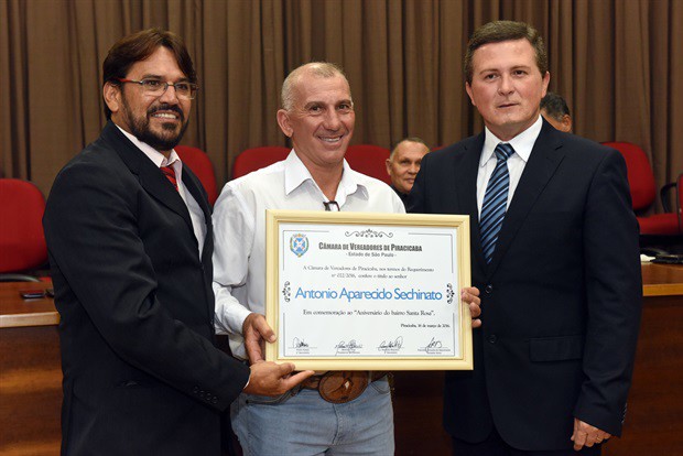 Solenidade em comemoração ao aniversário do bairro Santa Rosa aconteceu nesta quarta-feira