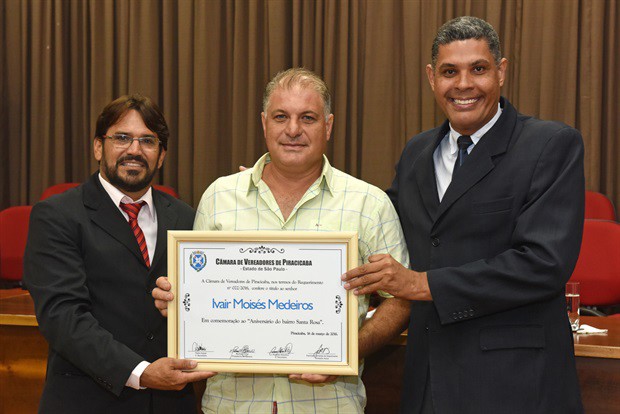 Solenidade em comemoração ao aniversário do bairro Santa Rosa aconteceu nesta quarta-feira