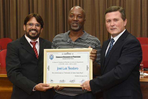 Solenidade em comemoração ao aniversário do bairro Santa Rosa aconteceu nesta quarta-feira