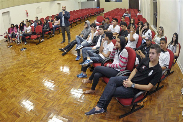 Paiva instiga jovens em participação política no Conheça o Legislativo